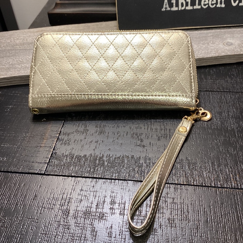 NEW! Champagne Tatum Quilted Wristlet Wallet!! - Picture 2 of 7